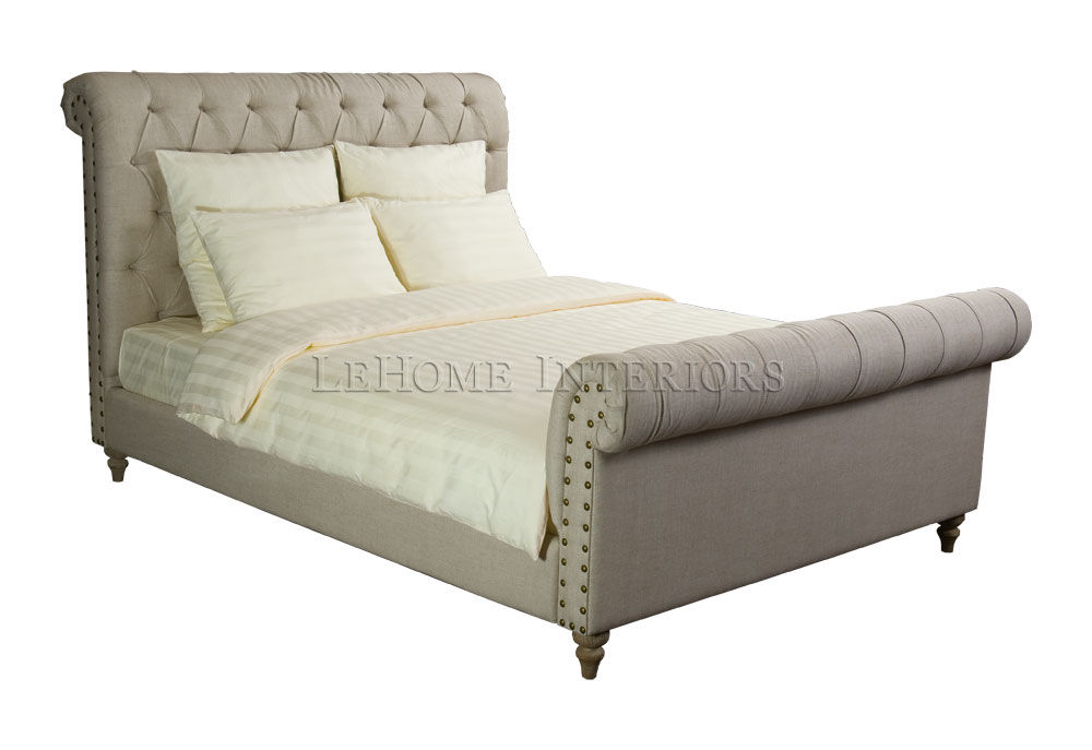 Кровати, LeHome Interiors LeHome Interiors Quartos clássicos Madeira Efeito de madeira Camas e cabeceiras