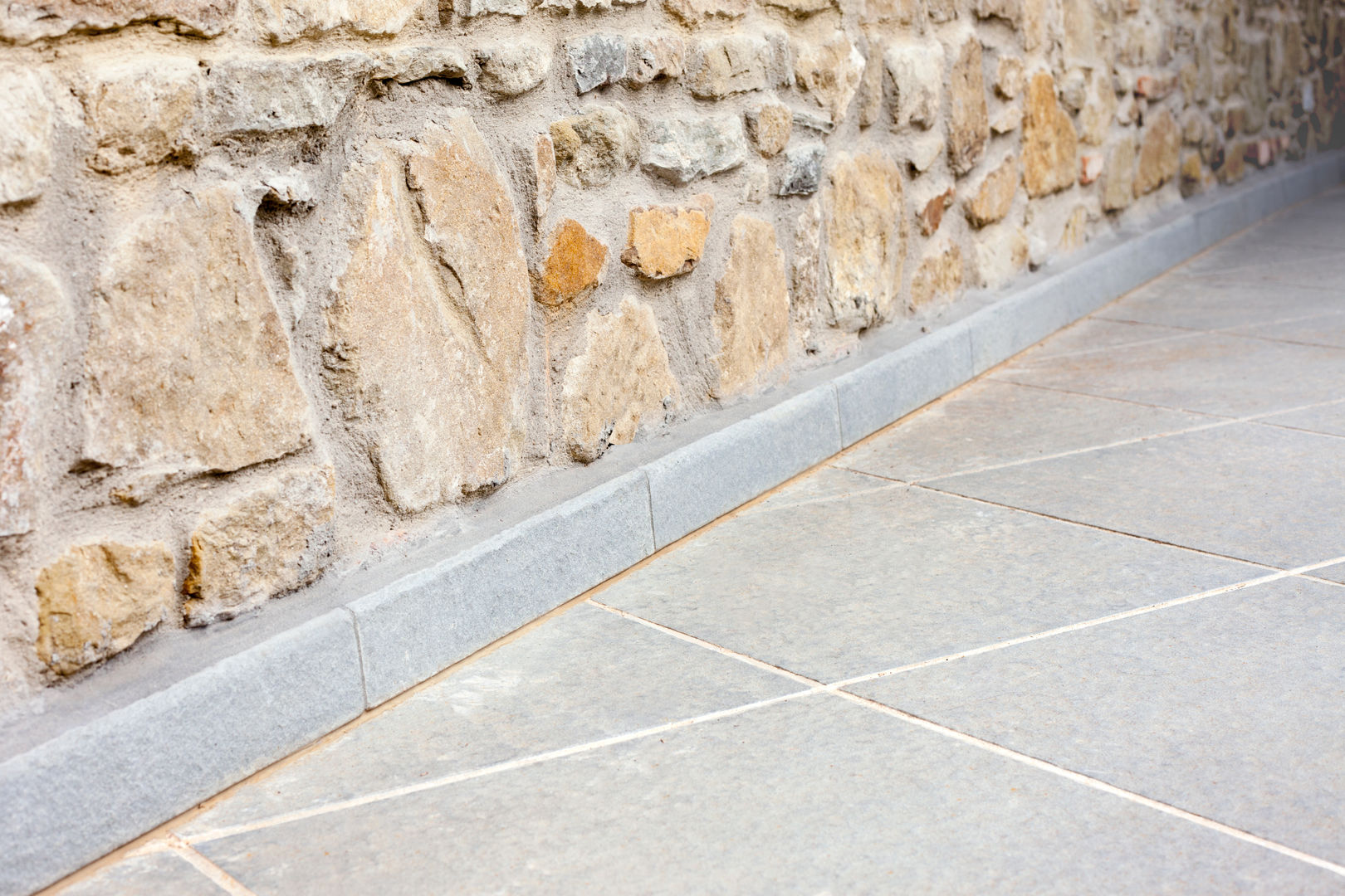 Terrazza Osteria del Borro - Ferragamo, Calamini Urbano Calamini Urbano Country style walls & floors Stone