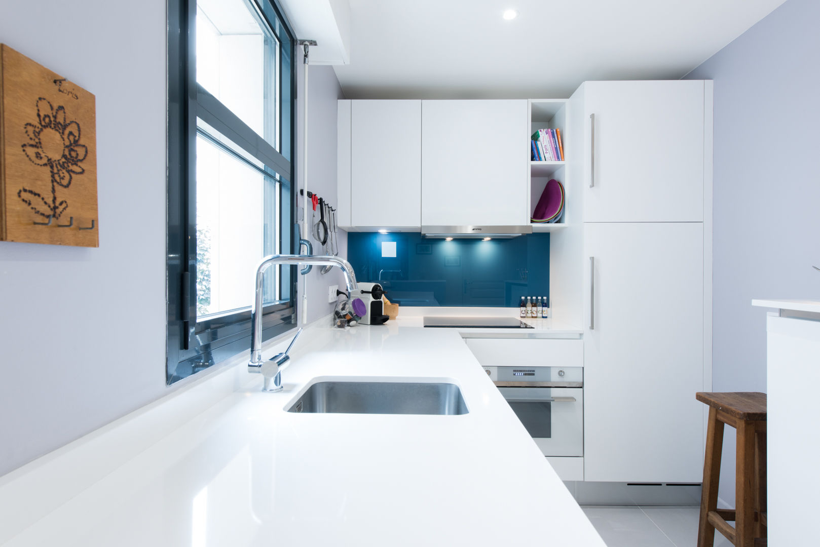 RÉNOVATION APPARTEMENT, LA CUISINE DANS LE BAIN SK CONCEPT LA CUISINE DANS LE BAIN SK CONCEPT Modern Mutfak Aksesuarlar & Tekstil Ürünleri