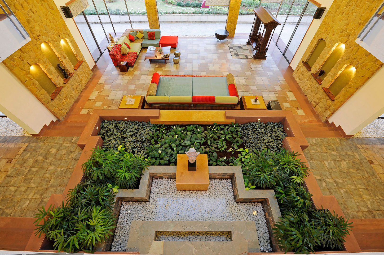 Lonavla Bungalow, JAYESH SHAH ARCHITECTS JAYESH SHAH ARCHITECTS Asian style living room