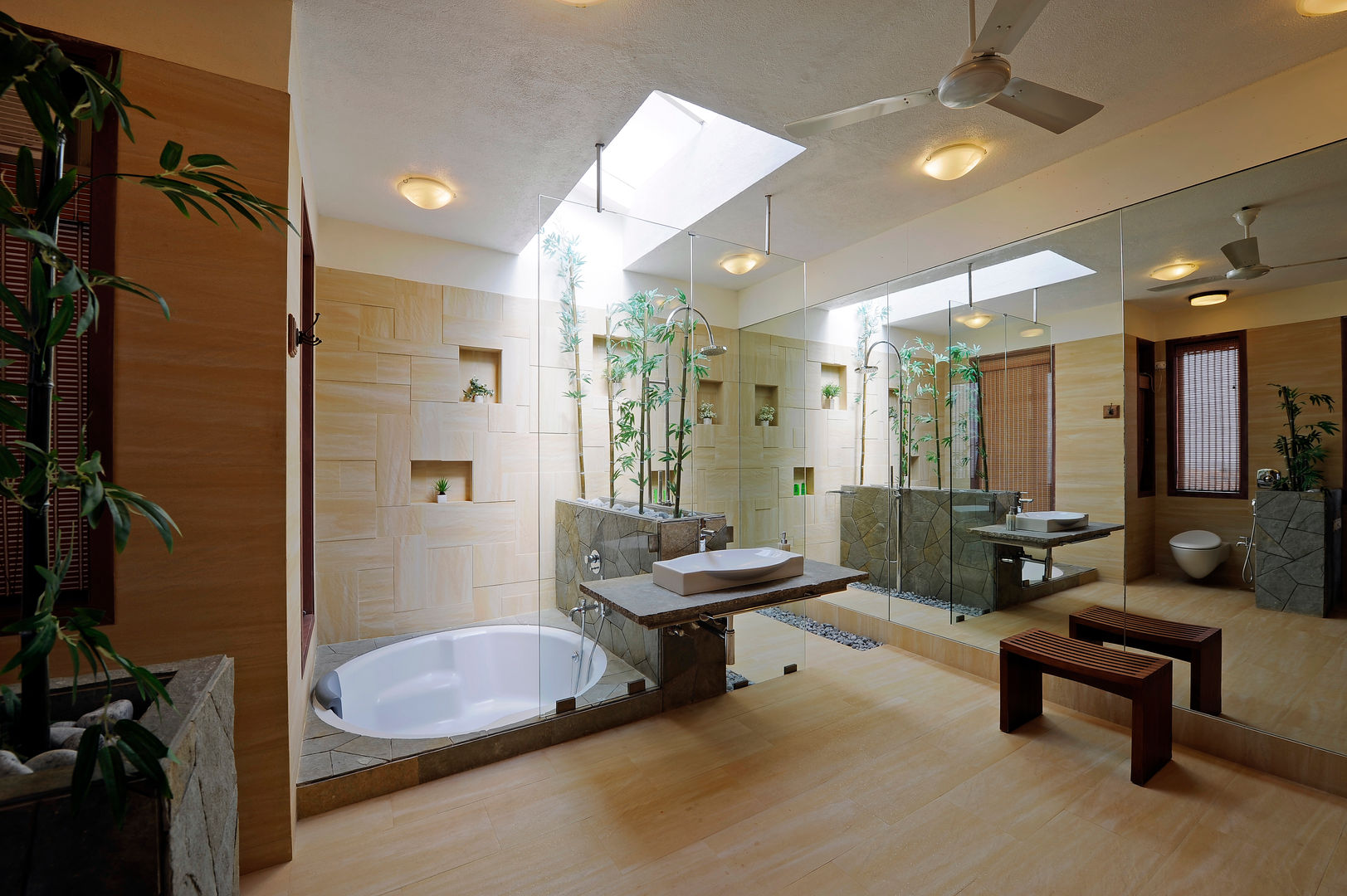 Lonavla Bungalow, JAYESH SHAH ARCHITECTS JAYESH SHAH ARCHITECTS Asian style bathroom