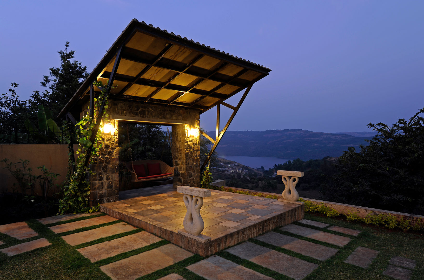 Lonavla Bungalow, JAYESH SHAH ARCHITECTS JAYESH SHAH ARCHITECTS Asyatik Bahçe