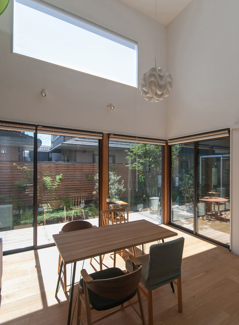 明石台の家, 株式会社ブレッツァ・アーキテクツ 株式会社ブレッツァ・アーキテクツ Modern dining room