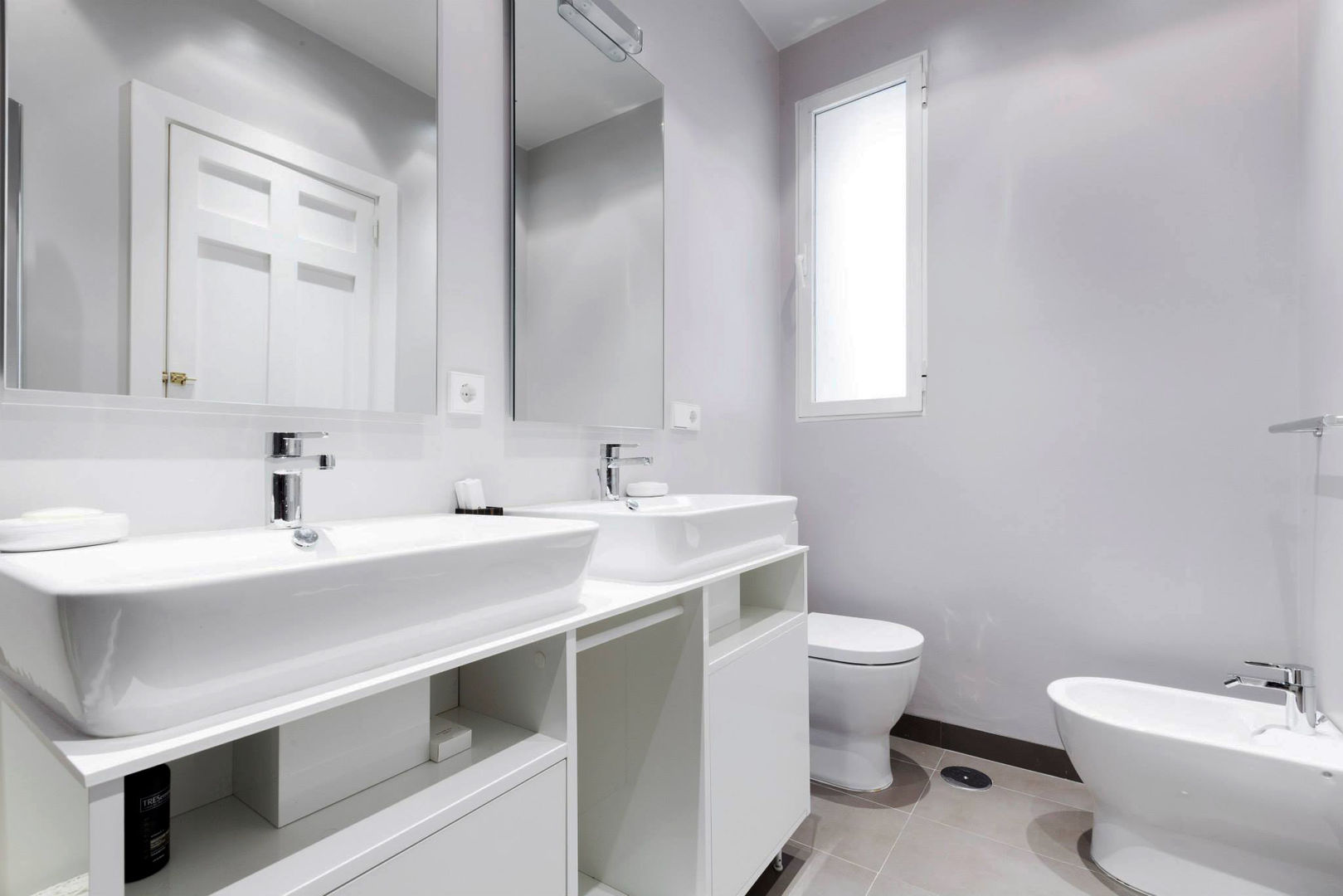 Apartament in Madrid, Simona Garufi Simona Garufi Minimalist style bathrooms