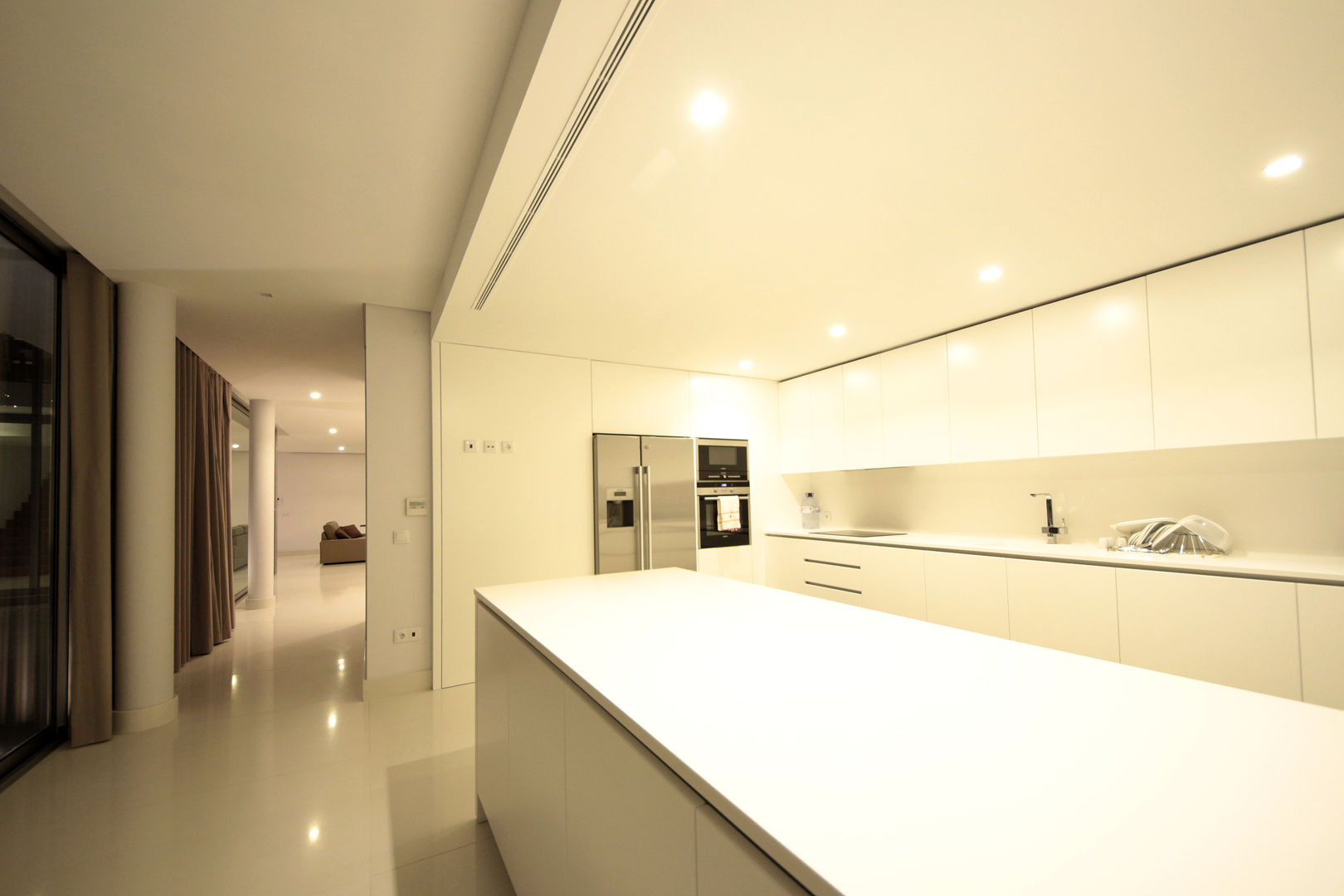 Casa em Carapeços, 3H _ Hugo Igrejas Arquitectos, Lda 3H _ Hugo Igrejas Arquitectos, Lda Minimalist kitchen