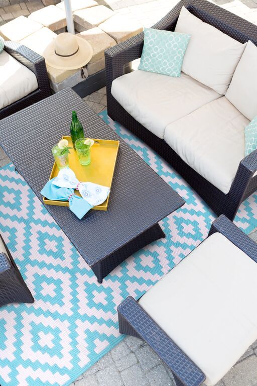 Aqua Sky outdoor rug made from recycled plastic homify Jardines de estilo moderno Plástico Mobiliario