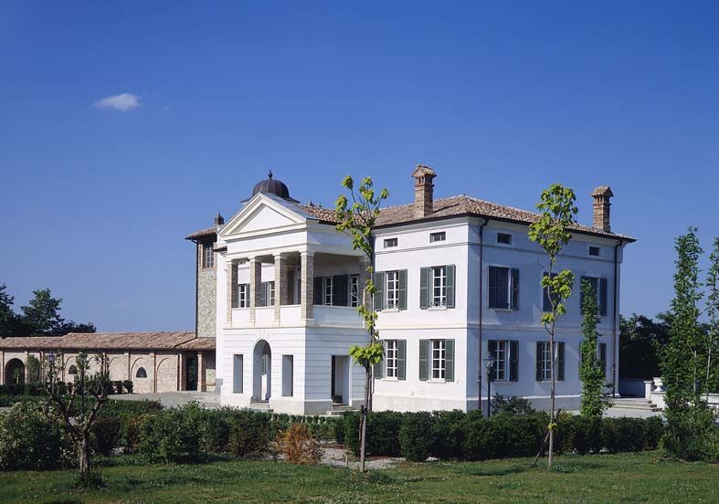 Complesso abitativo, Andrea Pacciani Architetto Andrea Pacciani Architetto Classic style houses