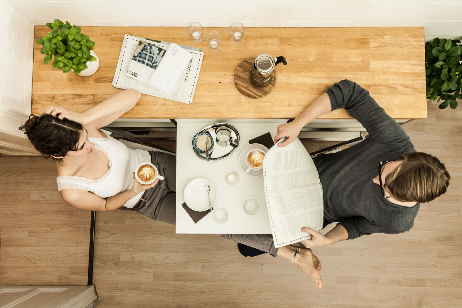 Vienna "Altbau" - coffee homify Minimalistische Küchen Tische und Sitzmöbel