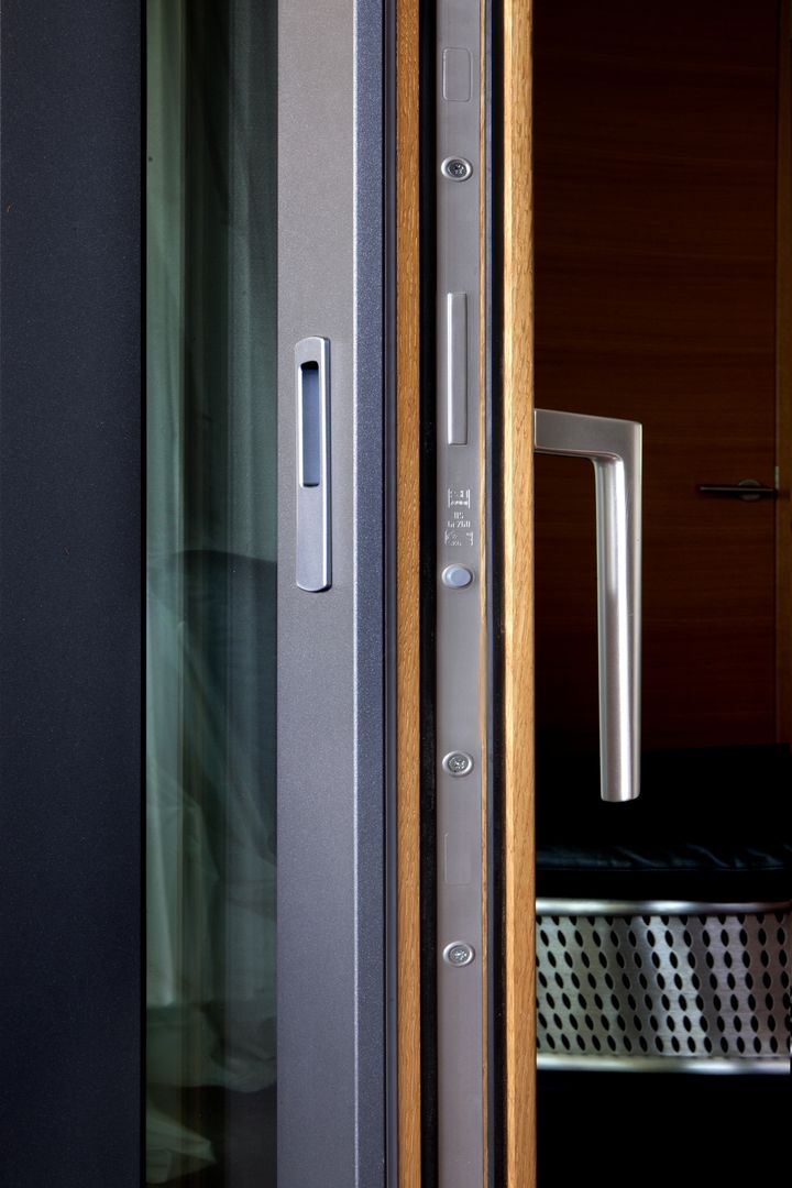 Aluminium-Holz-Fenster mit verdeckt liegenden Beschlägen, flächenbündig eingebaut Kneer GmbH, Fenster und Türen Moderne Fenster & Türen Fenster