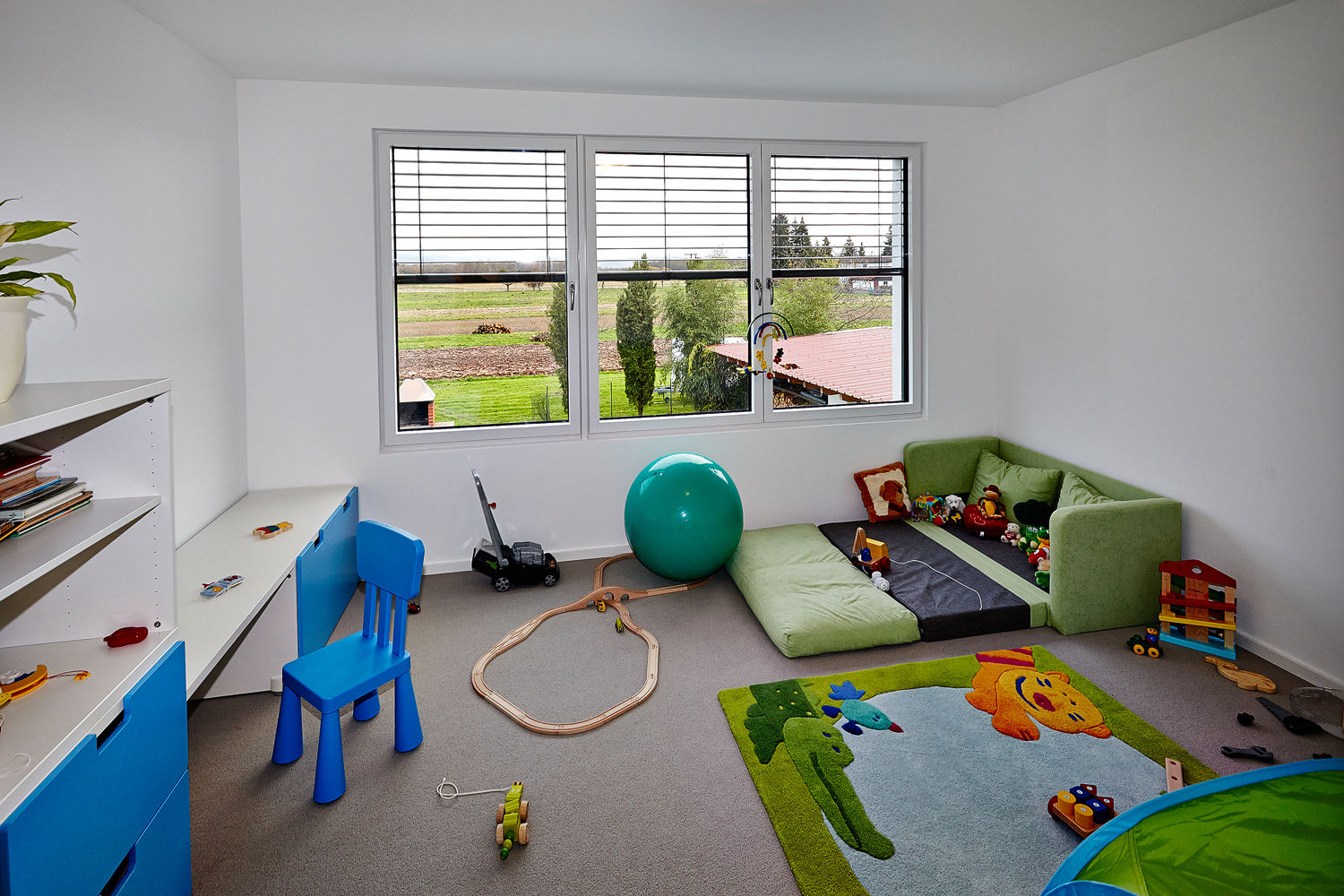 Referenz (Knobloch), hilzinger GmbH - Fenster + Türen hilzinger GmbH - Fenster + Türen Nursery/kid’s room