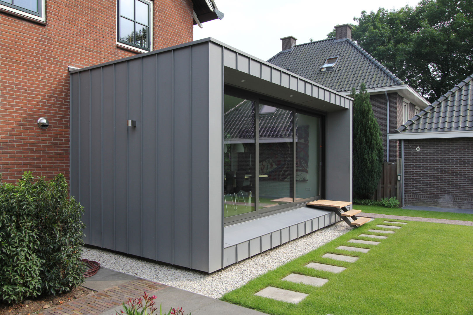 Renovatie en uitbreiding Jaren 50 woning, Newjoy concepts Newjoy concepts Casas modernas