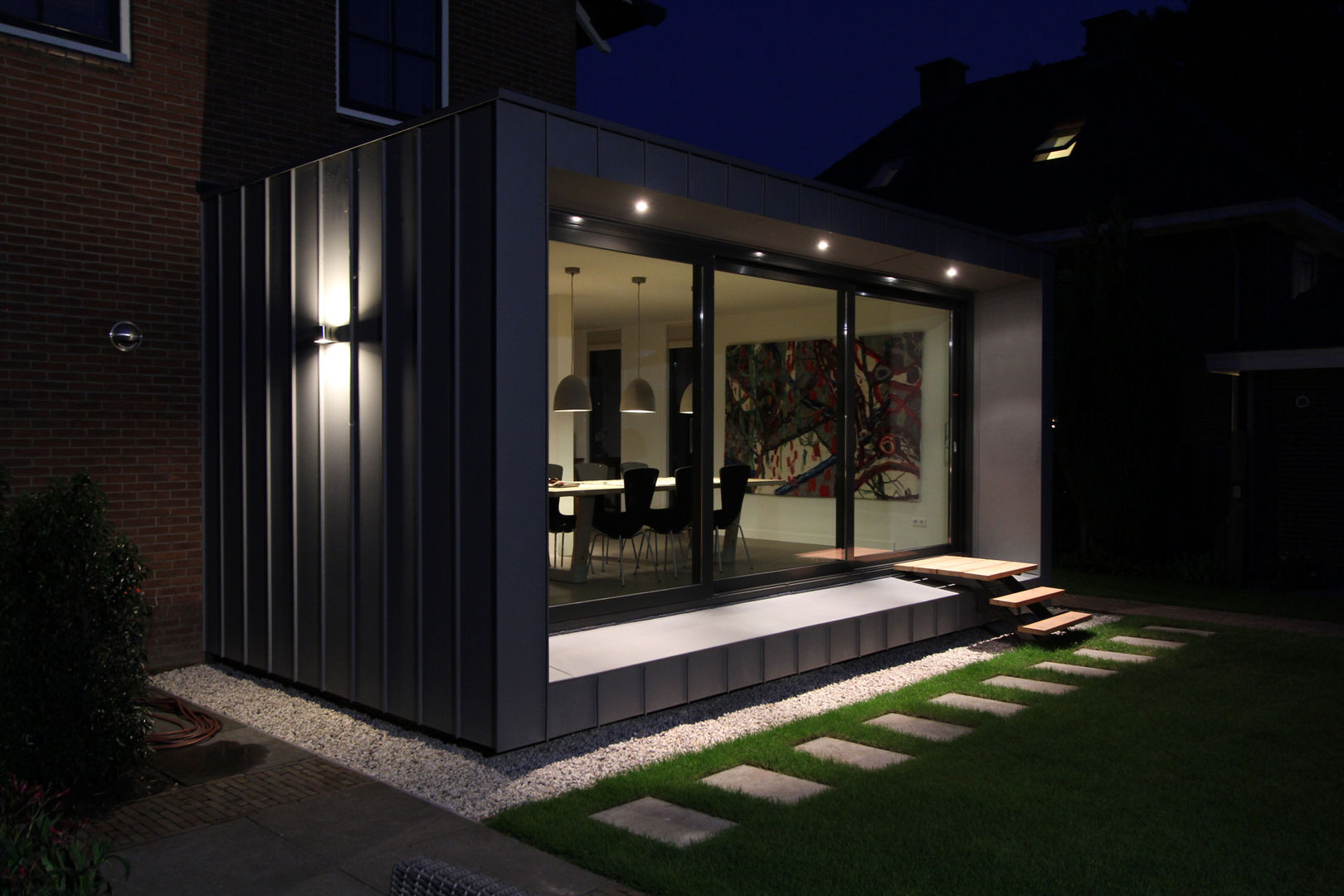 Renovatie en uitbreiding Jaren 50 woning, Newjoy concepts Newjoy concepts モダンな 家