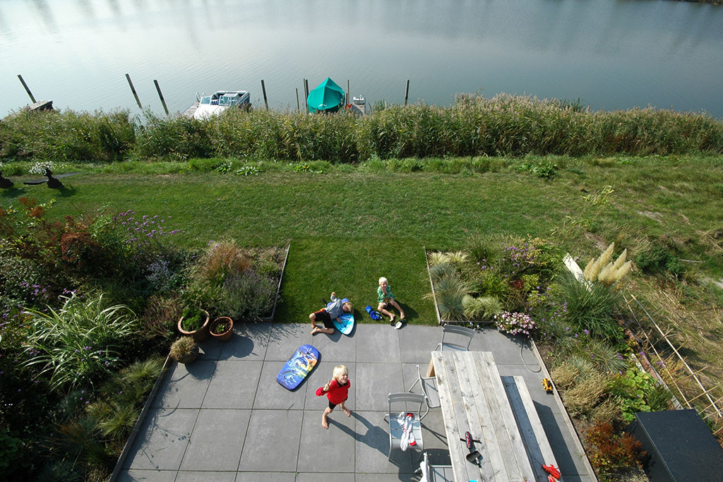 Villa de Waard Mensink, IJburg Amstrdam, KENK architecten KENK architecten 모던스타일 정원