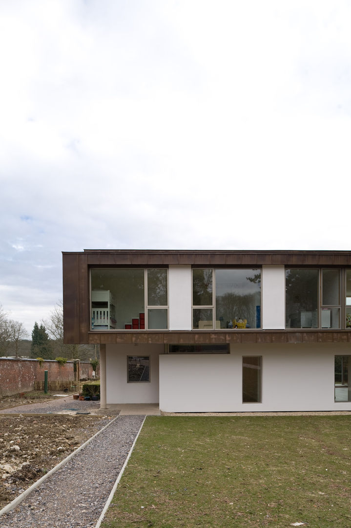 Corner of House The Chase Architecture Casas modernas Cobre/Bronze/Latão