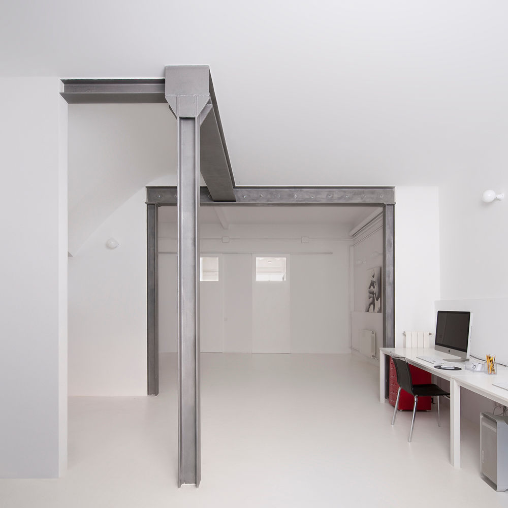 Reforma de vivienda y estudio de fotografía OP, manrique planas arquitectes manrique planas arquitectes Industrial style study/office