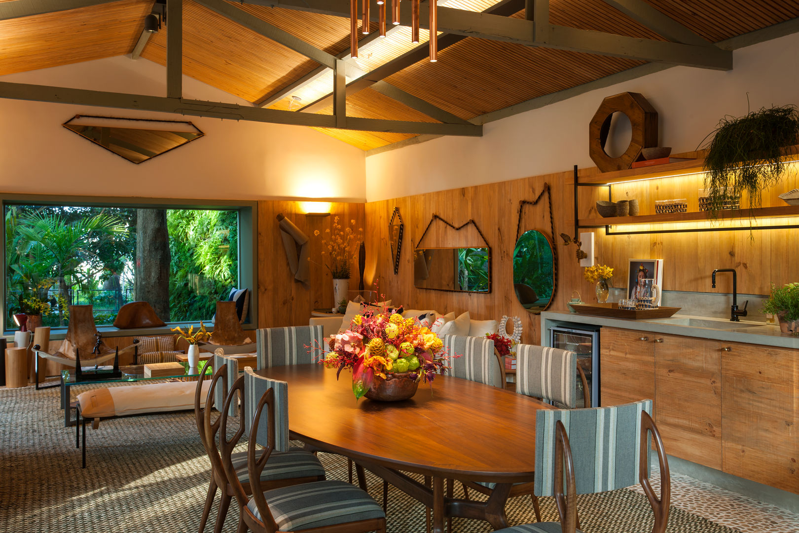 Casa Cor 2015/ A Casa da Gente, Marina Linhares Decoração de Interiores Marina Linhares Decoração de Interiores Tropical style dining room