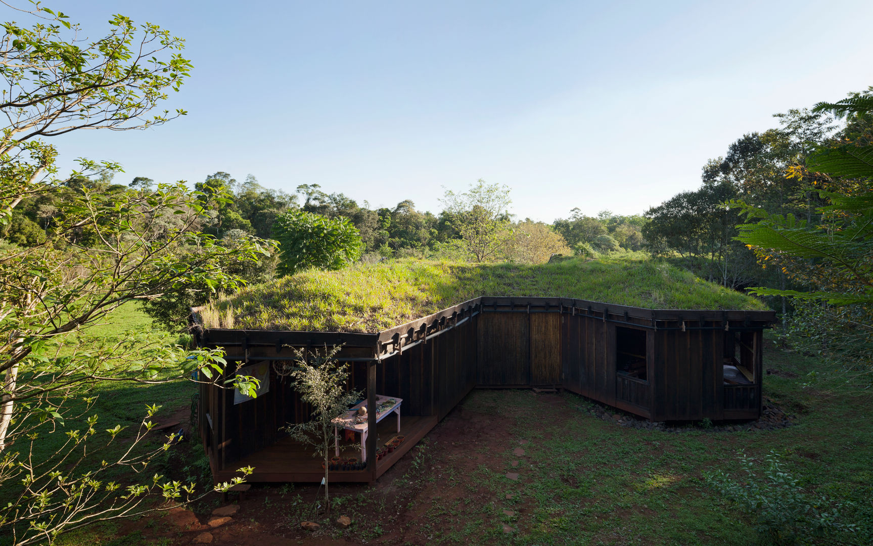 Comuna Yerbas del Paraiso - Misiones, IR arquitectura IR arquitectura Landelijke tuinen Massief hout Bont