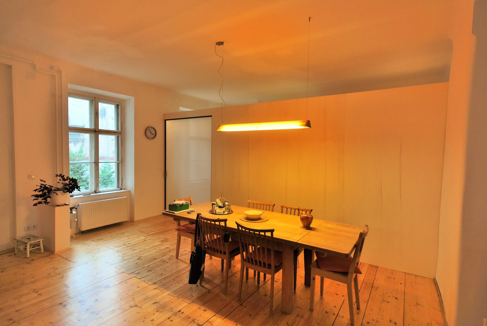 raumgewinn durch einbau einer garderobe, allmermacke allmermacke Minimalist dining room Plywood