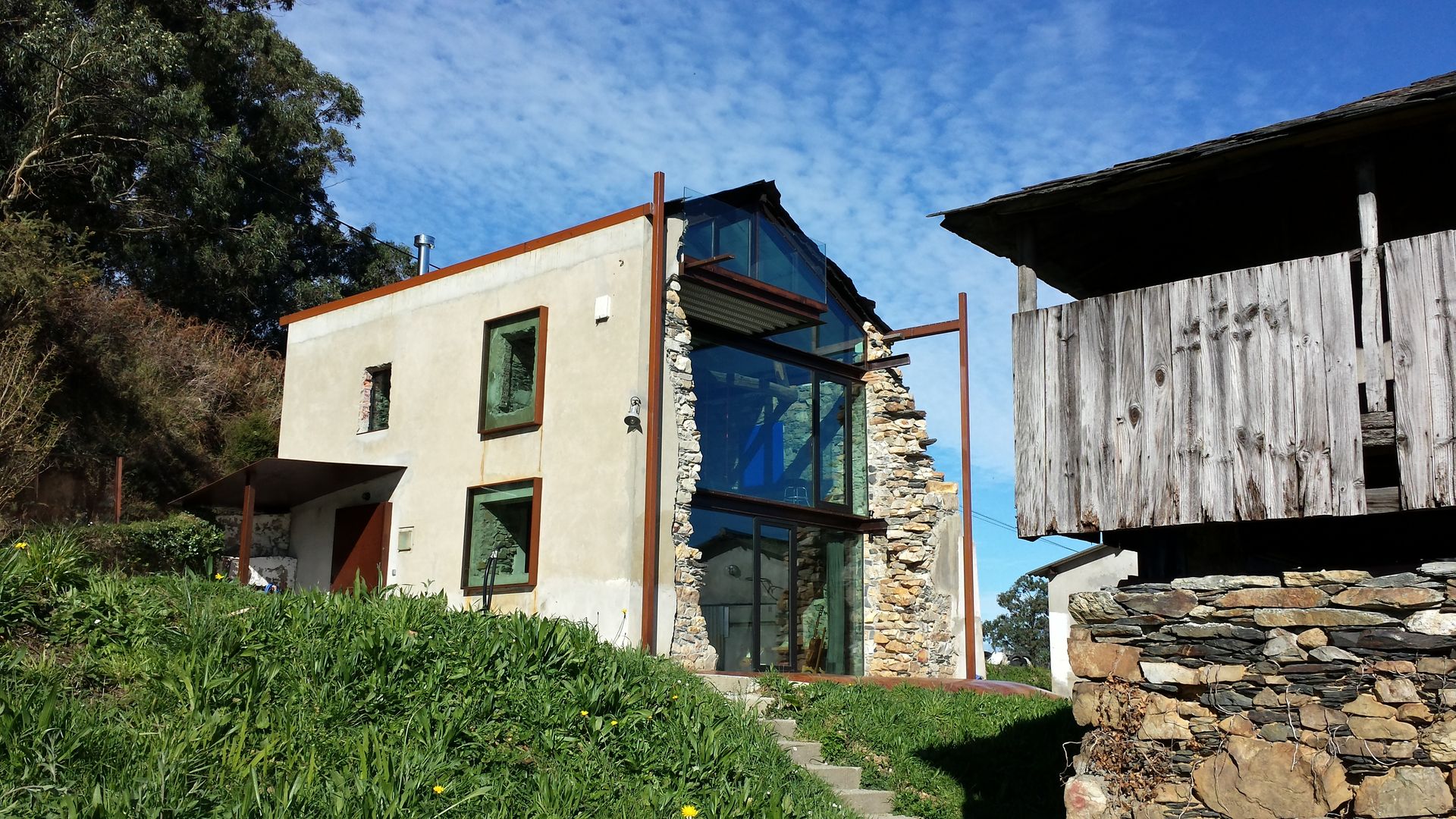 Reforma Vivienda Unifamiliar, Tagarro-De Miguel Arquitectos Tagarro-De Miguel Arquitectos Casas de estilo moderno Planta,Cielo,Edificio,Propiedad,Nube,Ventana,Madera,Árbol,Césped,Cabaña