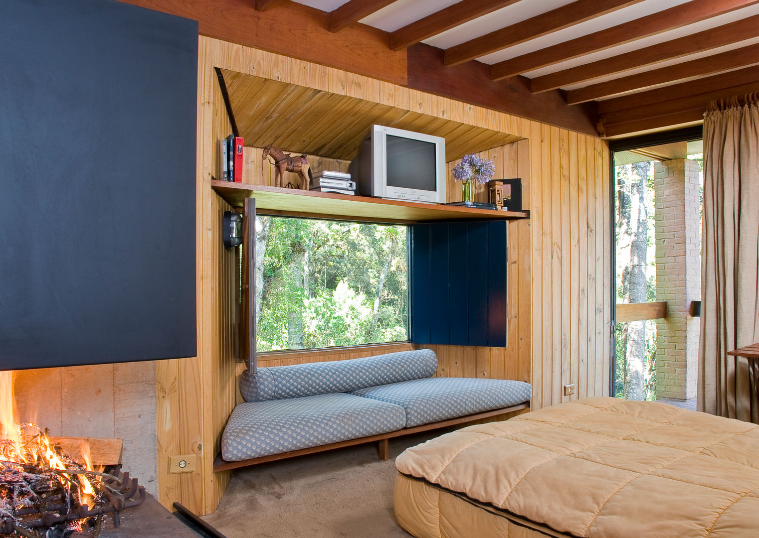 Casa do Arquiteto - Campos do Jordão 2007, Carlos Bratke Arquiteto Carlos Bratke Arquiteto Modern style bedroom