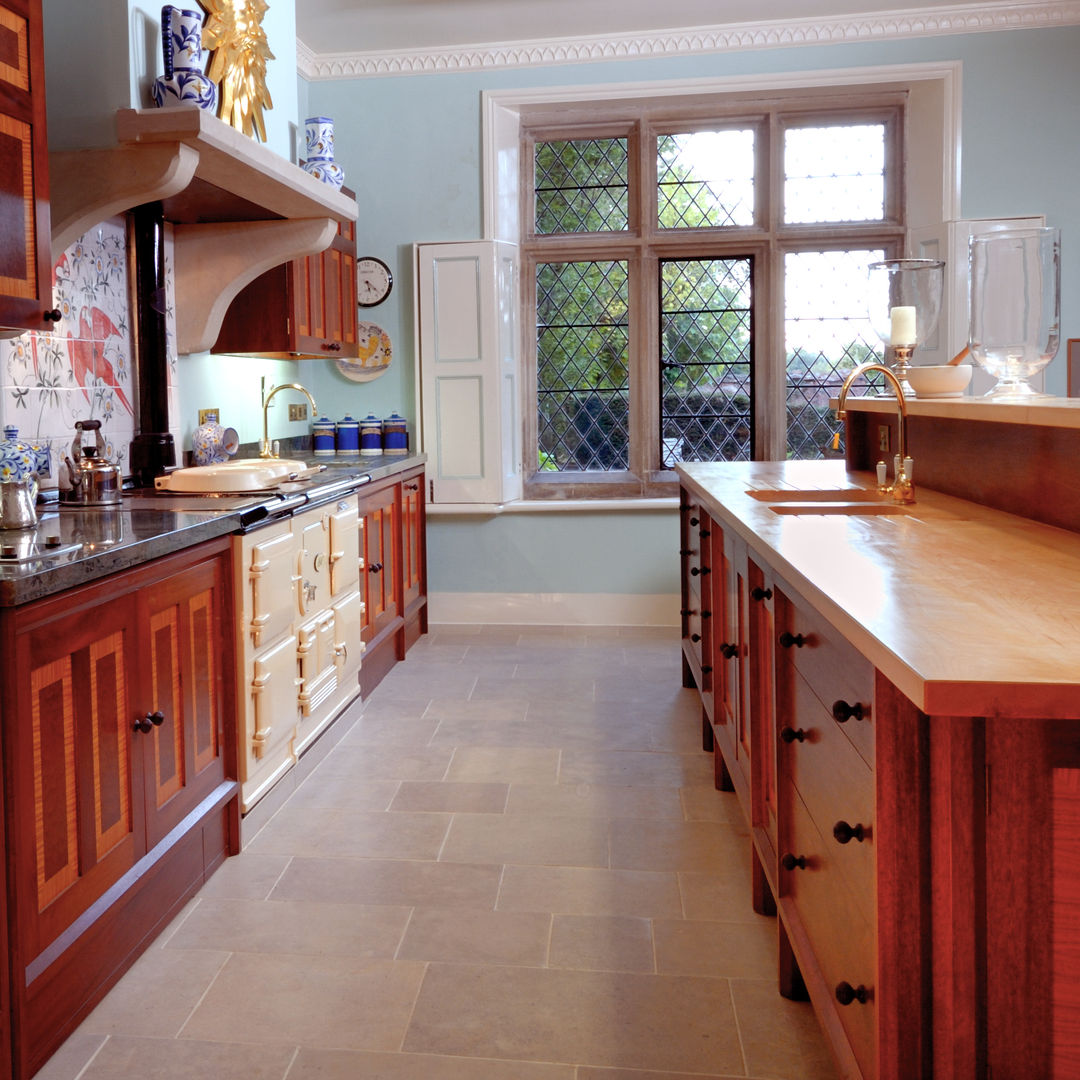 Brazilian Mahogany and Satinwood Kitchen in The Close, Salisbury by Tim Wood Tim Wood Limited Colonial style kitchen Wood Wood effect