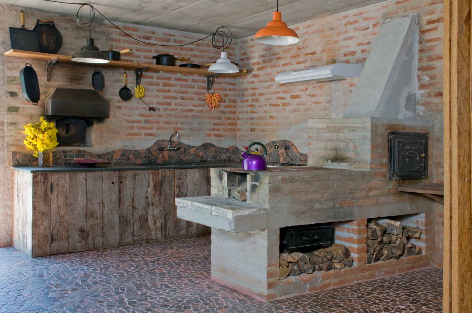 Casa do Arquiteto - Campos do Jordão 2007, Carlos Bratke Arquiteto Carlos Bratke Arquiteto Rustic style kitchen