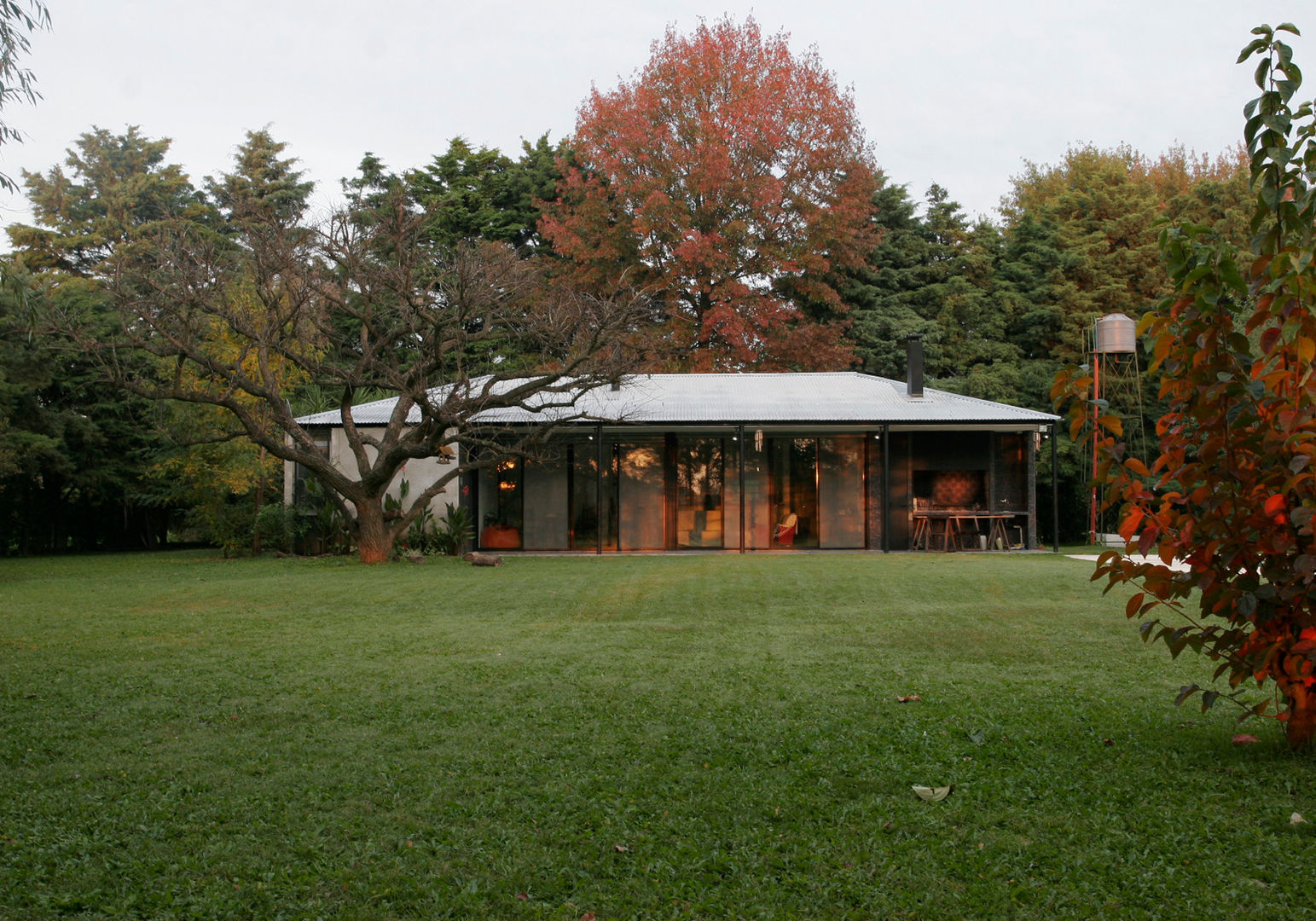 Casa Tortorelli, IR arquitectura IR arquitectura Moderner Garten Metall