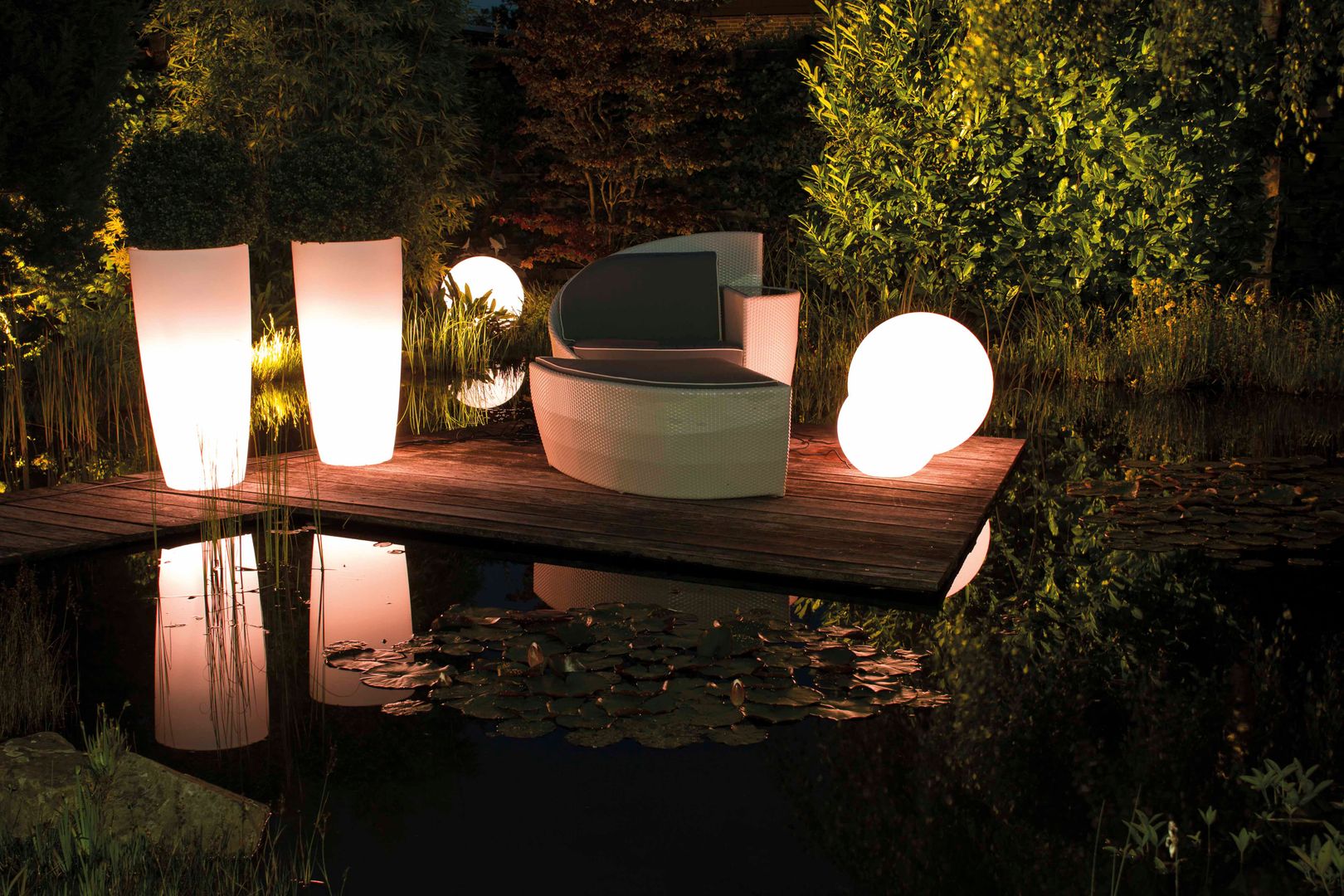 homify Modern Terrace Lighting