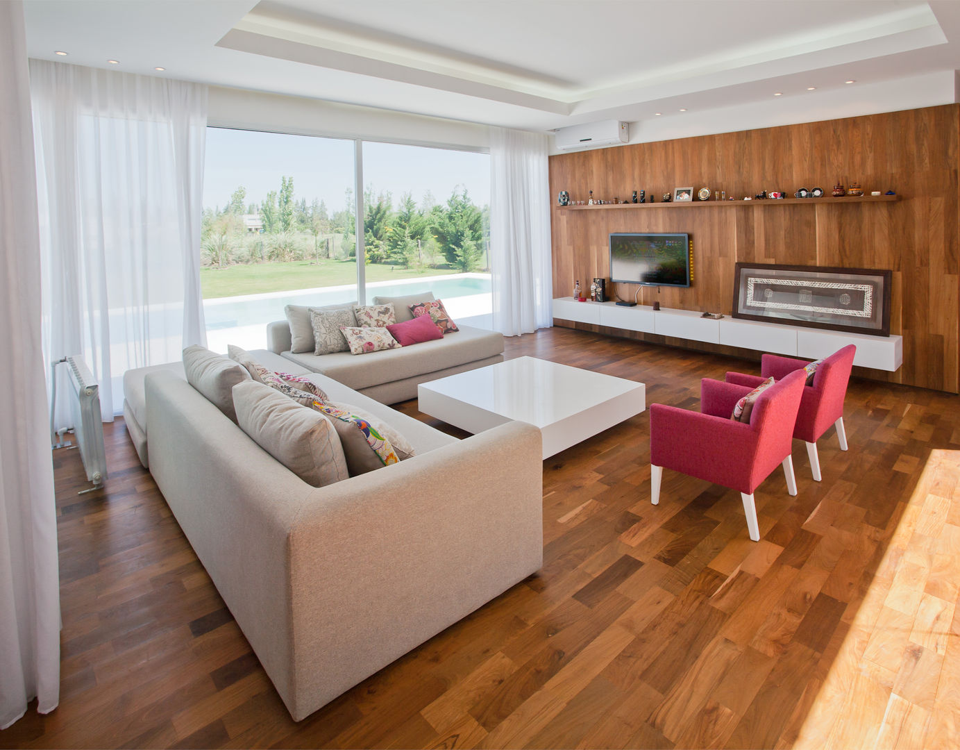 Casa C Puerto Roldan, VISMARACORSI ARQUITECTOS VISMARACORSI ARQUITECTOS Living room