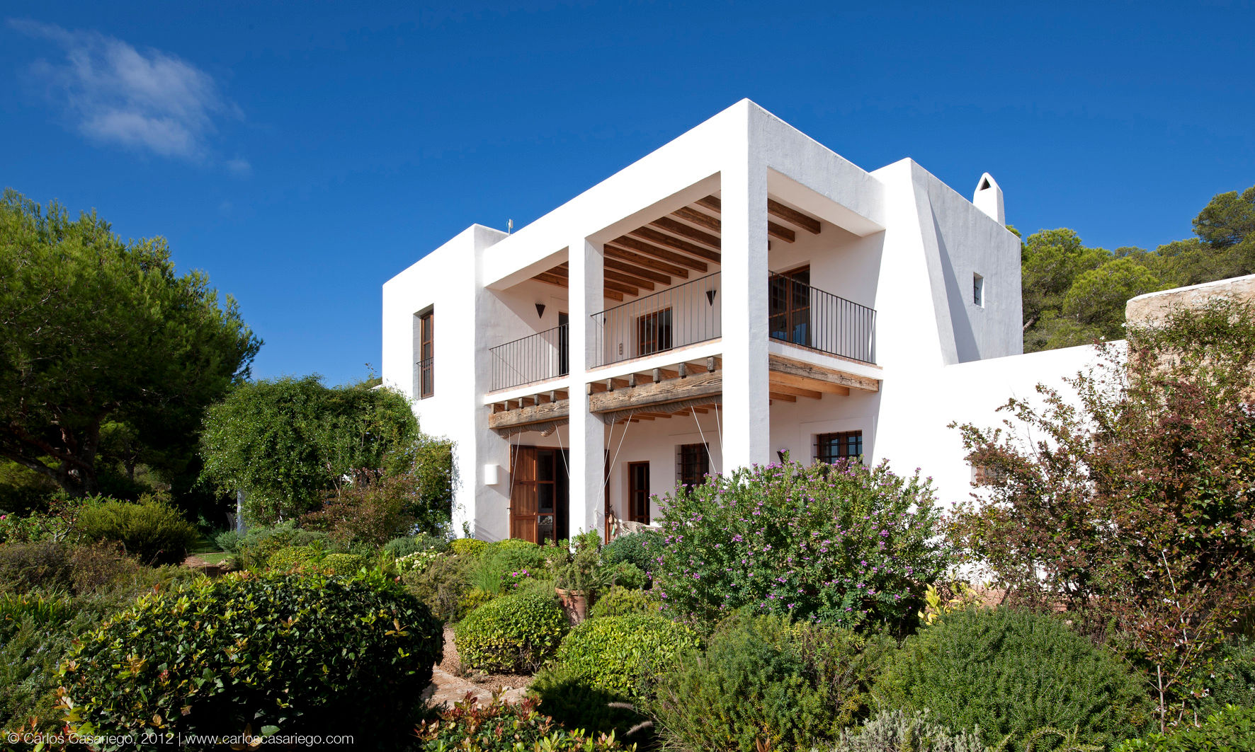 Cala Llentrisca, Rios-Casariego Arquitectos Rios-Casariego Arquitectos ระเบียง, นอกชาน