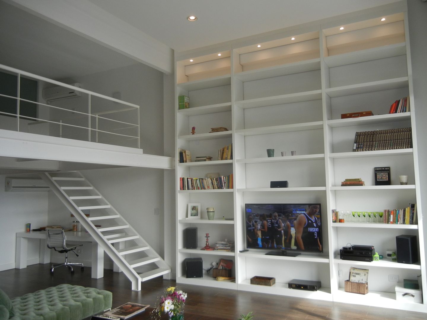 Loft en Martinez, Fainzilber Arqts. Fainzilber Arqts. モダンデザインの リビング