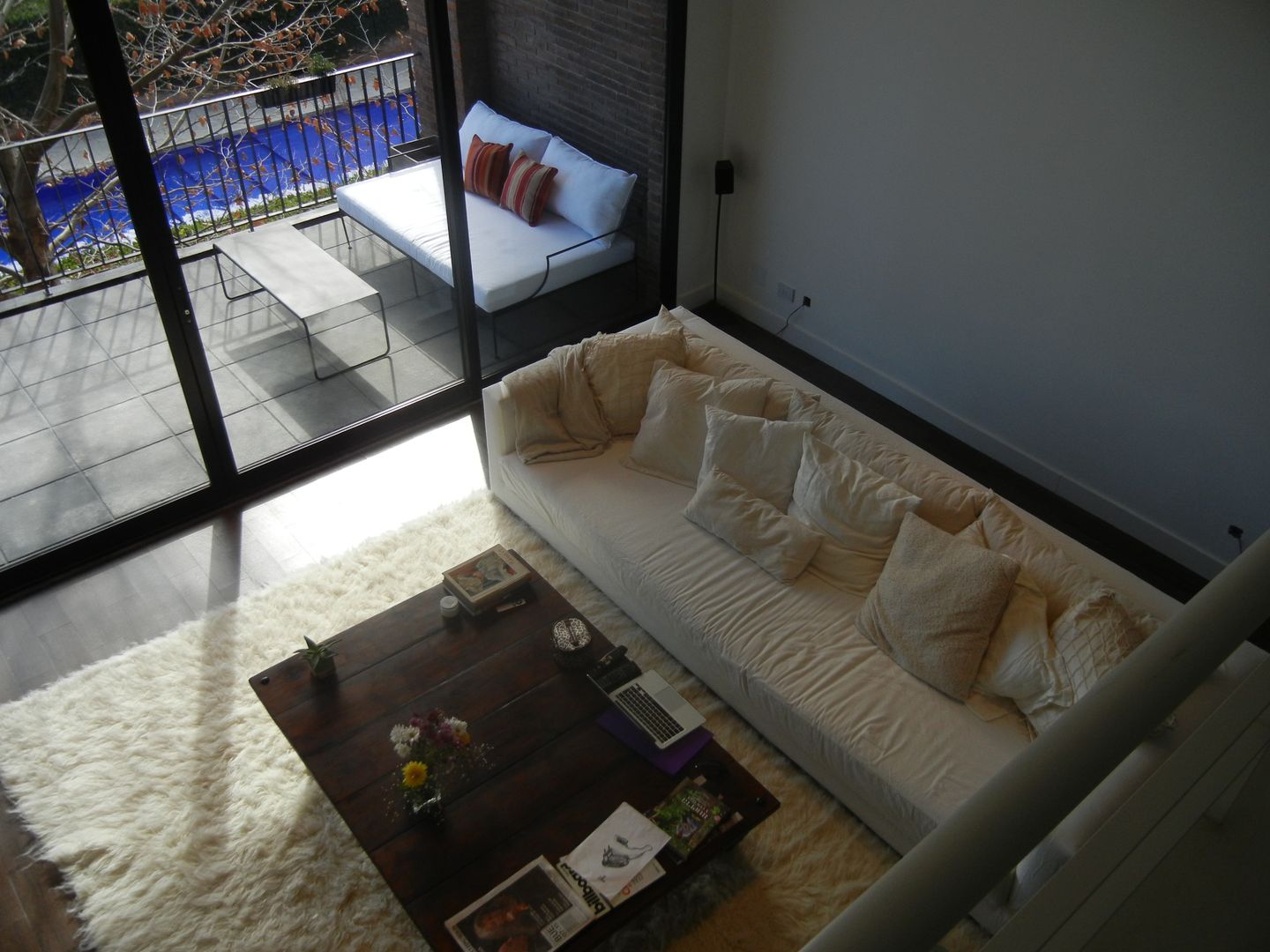 Loft en Martinez, Fainzilber Arqts. Fainzilber Arqts. ห้องนั่งเล่น