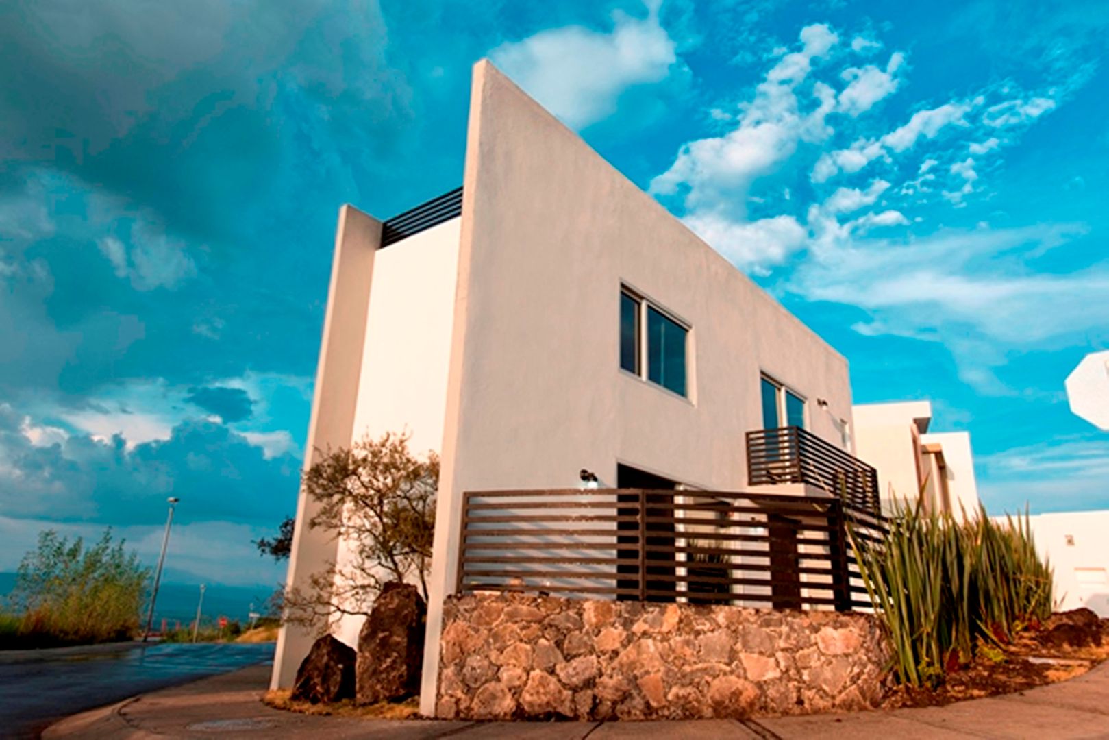Fachada día JF ARQUITECTOS Casas de estilo minimalista