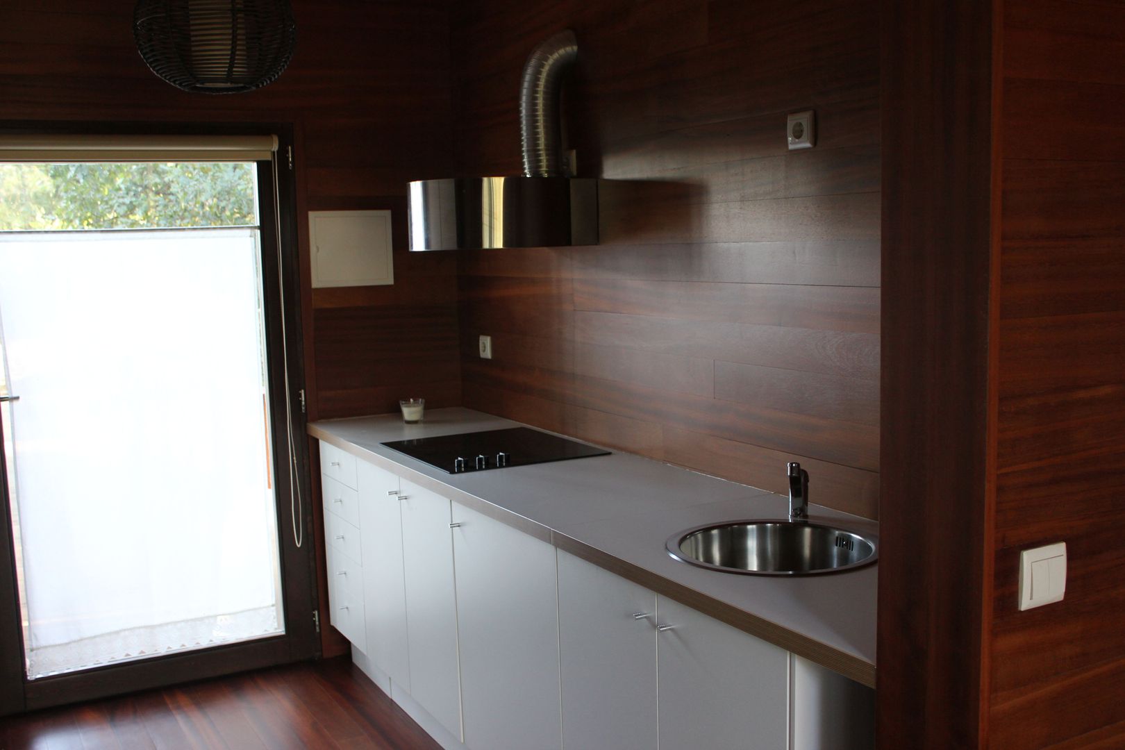 Casa em Cabeça Santa (Penafiel, Portugal), NORMA | Nova Arquitectura em Madeira (New Architecture in Wood) NORMA | Nova Arquitectura em Madeira (New Architecture in Wood) Rustic style kitchen Solid Wood Multicolored