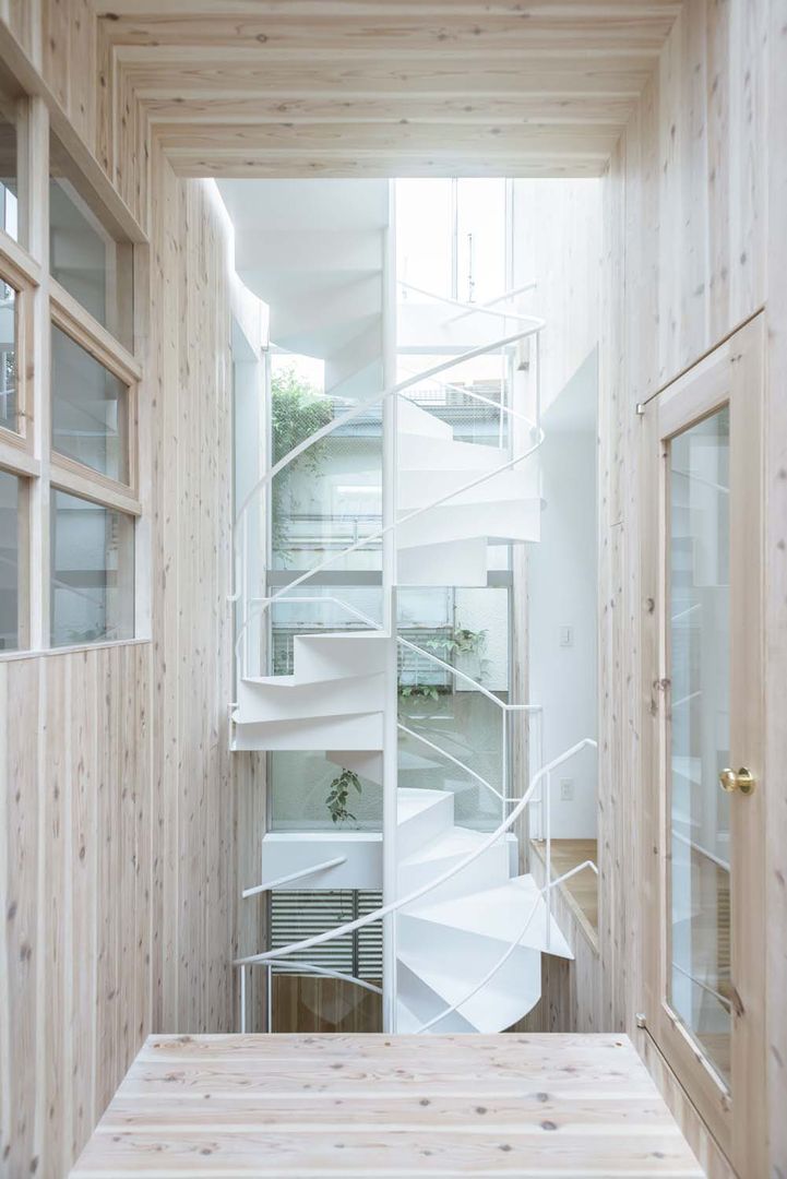 千歳烏山の家, ディンプル建築設計事務所 ディンプル建築設計事務所 Modern Corridor, Hallway and Staircase Solid Wood Multicolored