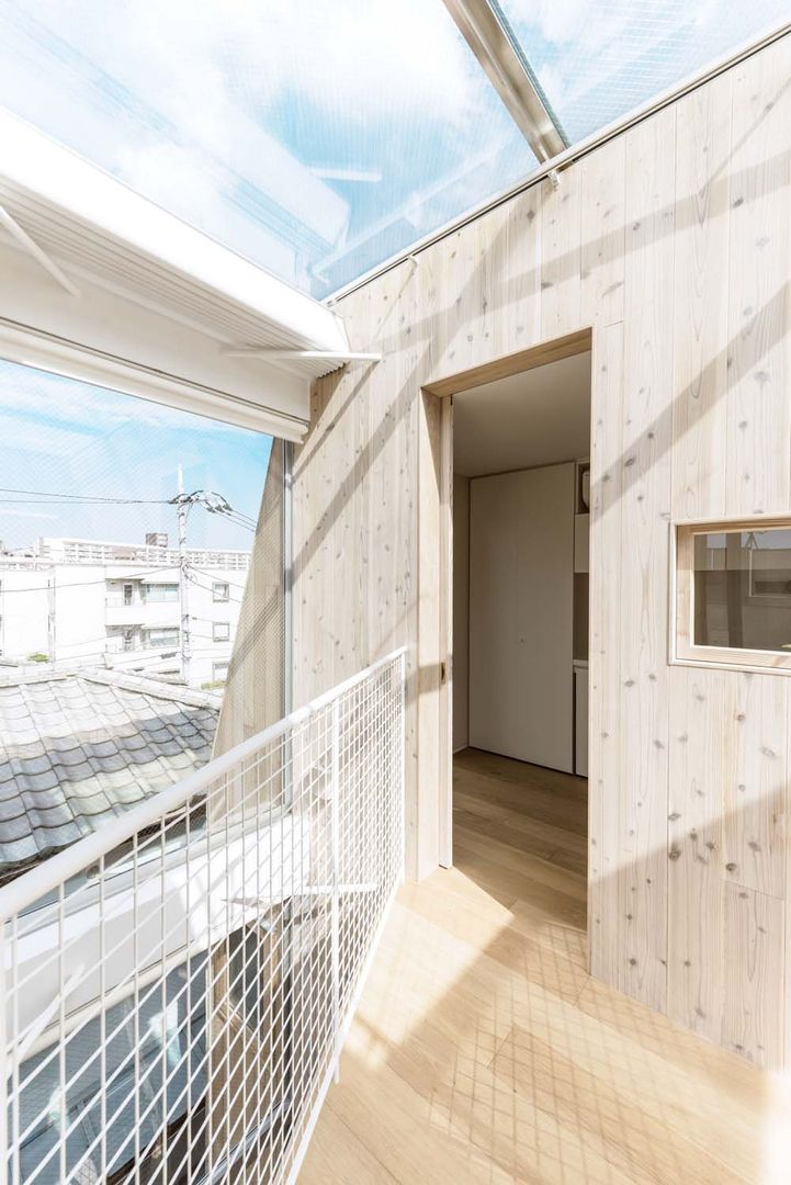 千歳烏山の家, ディンプル建築設計事務所 ディンプル建築設計事務所 Modern corridor, hallway & stairs Solid Wood Multicolored