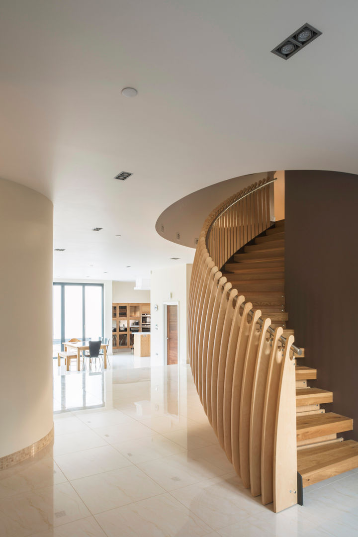 Princes Way, Frost Architects Ltd Frost Architects Ltd Modern corridor, hallway & stairs
