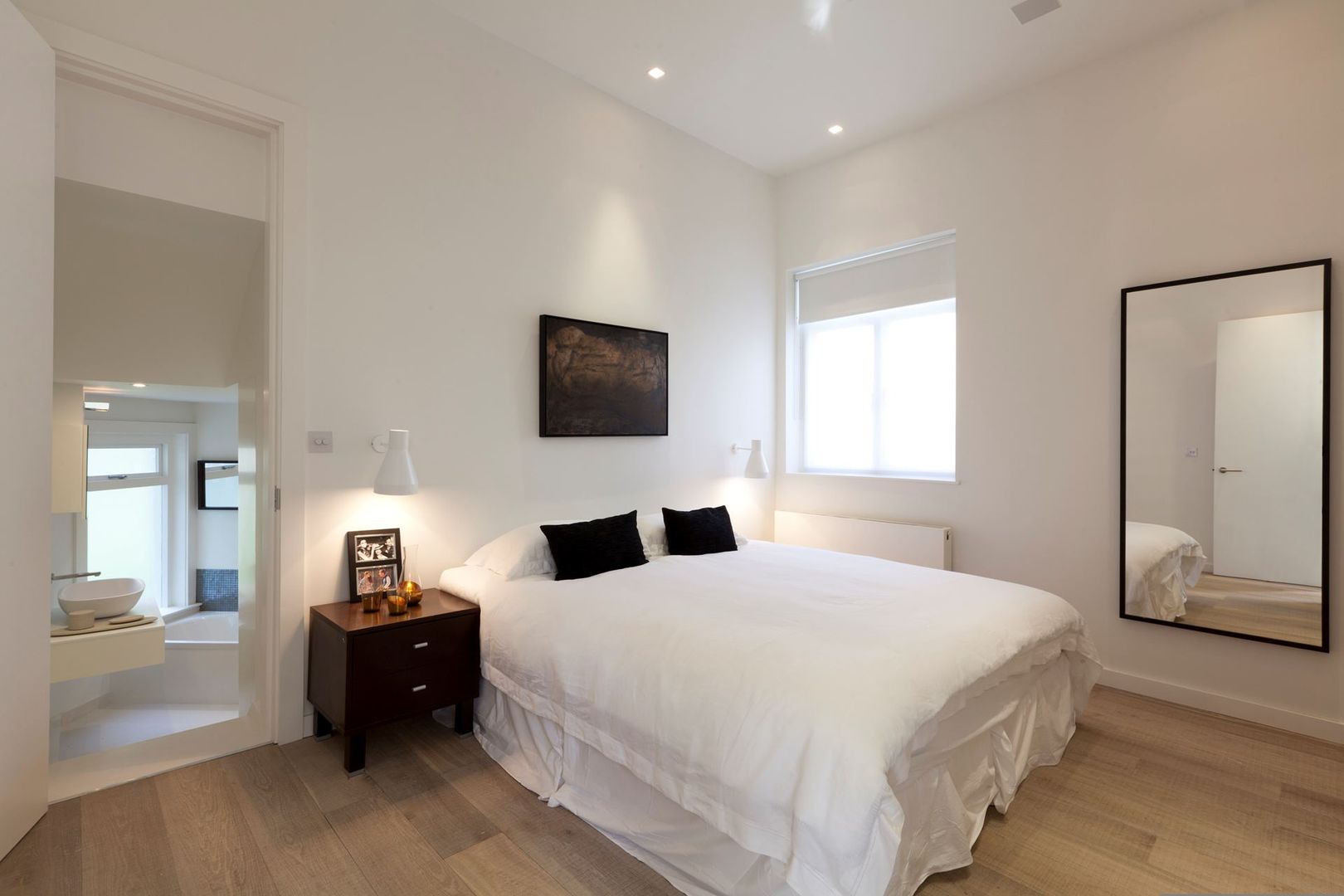 Master Bedroom The White House Interiors 모던스타일 침실 액세서리 & 장식