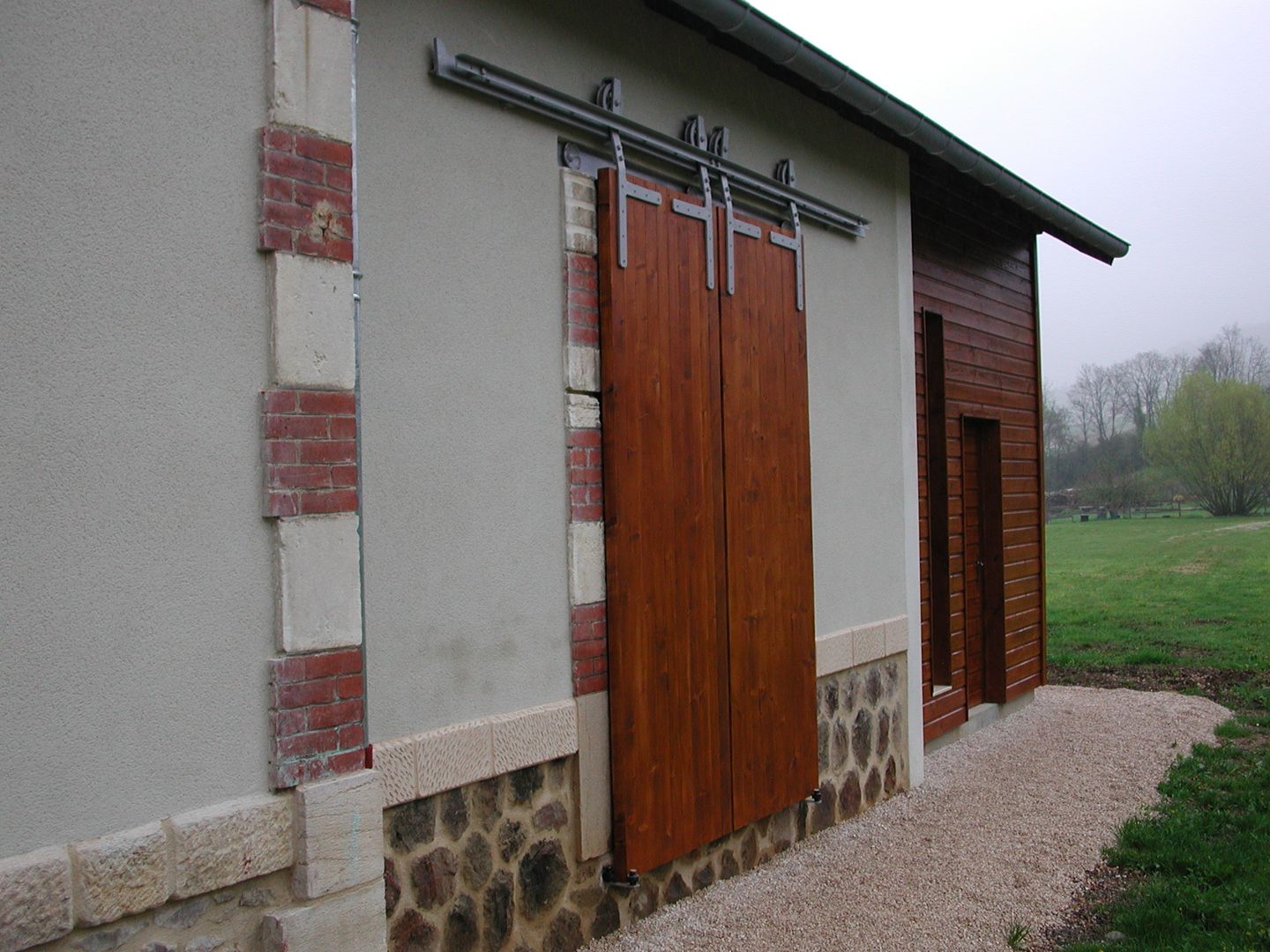 Transformation d'une ancienne gare en logements locatifs, Kauri Architecture Kauri Architecture Country style houses