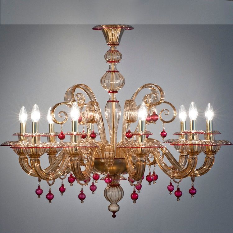 Lampadario in vetro di Murano - lampadario classico in vetro fumé e dettagli color rubino - MANIN, YourMurano Lighting YourMurano Lighting غرفة نوم زجاج إضاءة