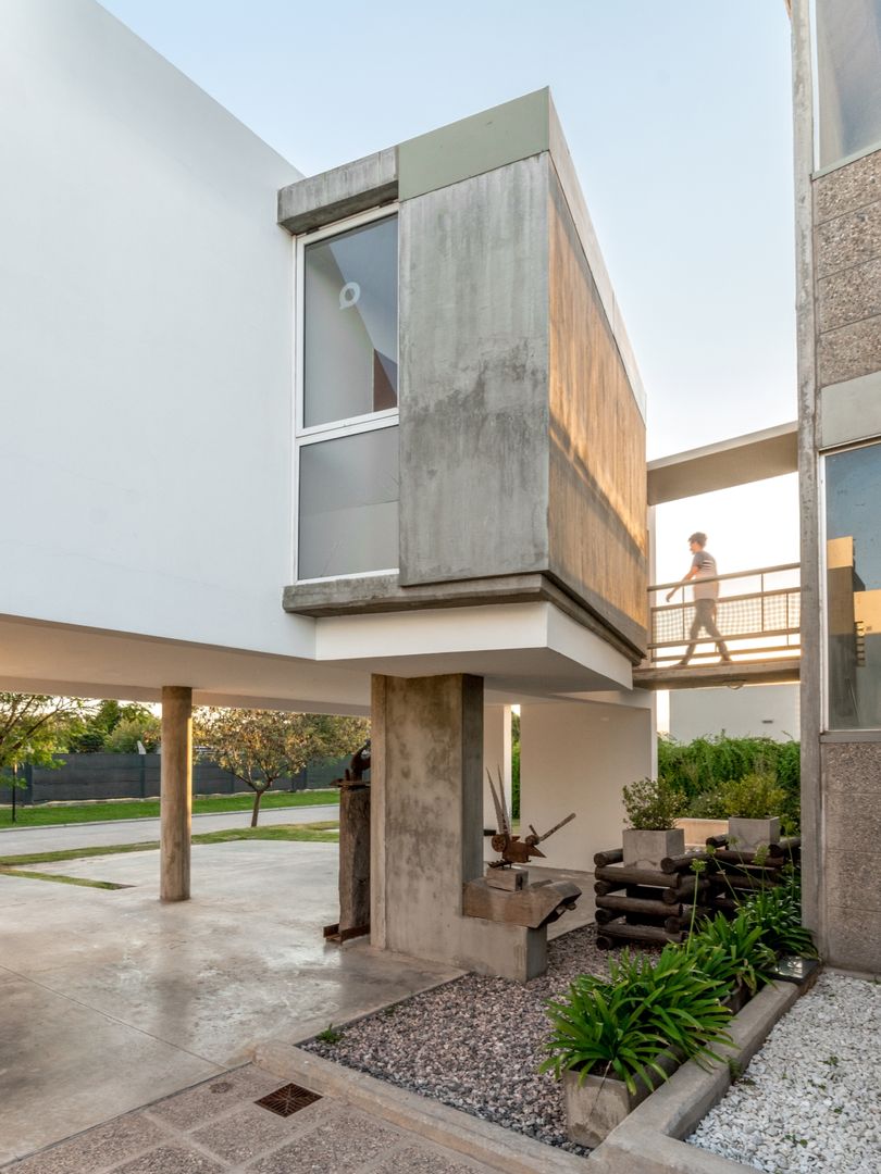 CASA LA SANTINA , barqs bisio arquitectos barqs bisio arquitectos Дома в стиле модерн