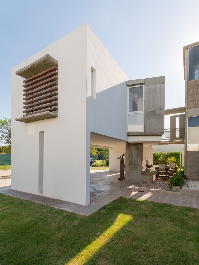 CASA LA SANTINA , barqs bisio arquitectos barqs bisio arquitectos Rumah Modern