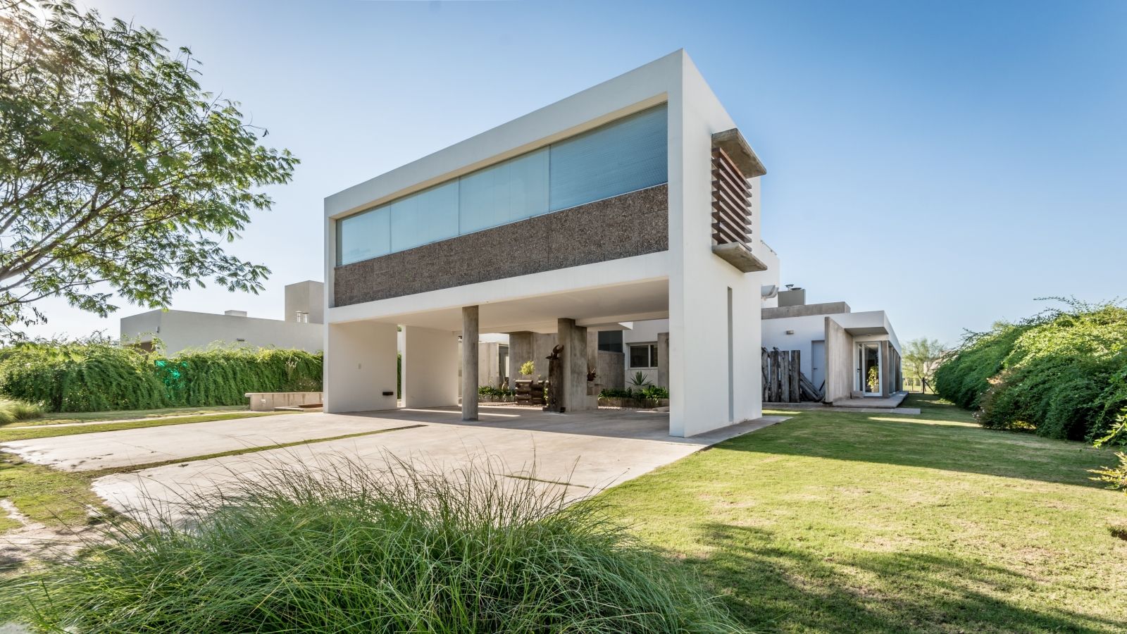 CASA LA SANTINA , barqs bisio arquitectos barqs bisio arquitectos Casas de estilo moderno