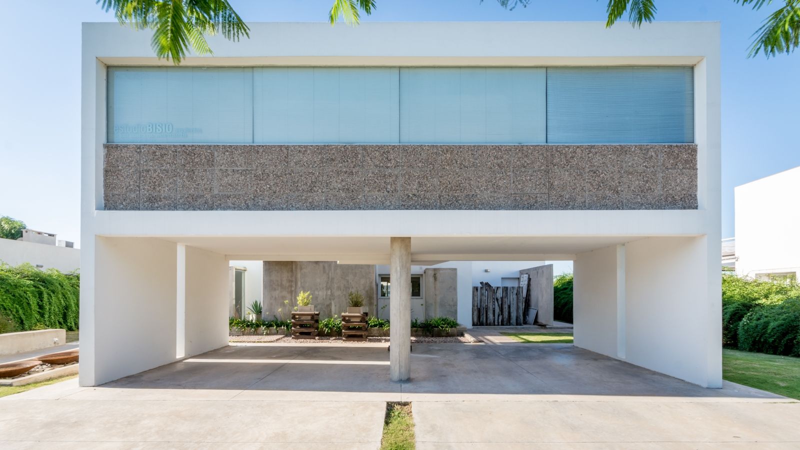 CASA LA SANTINA , barqs bisio arquitectos barqs bisio arquitectos Casas modernas: Ideas, imágenes y decoración