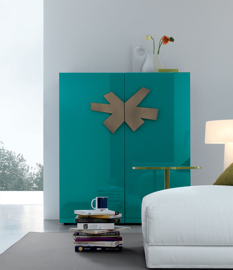 Aparador BRASS, diseño de Enrico Franzolini homify Comedores de estilo moderno Vitrinas y cajoneras