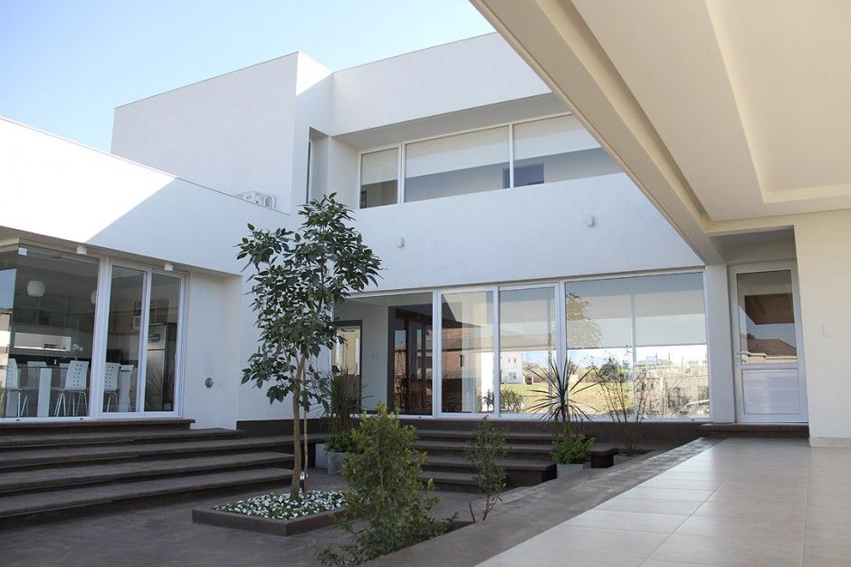 De líneas puras - Casa N Los Olivos, CB Design CB Design Rumah Modern