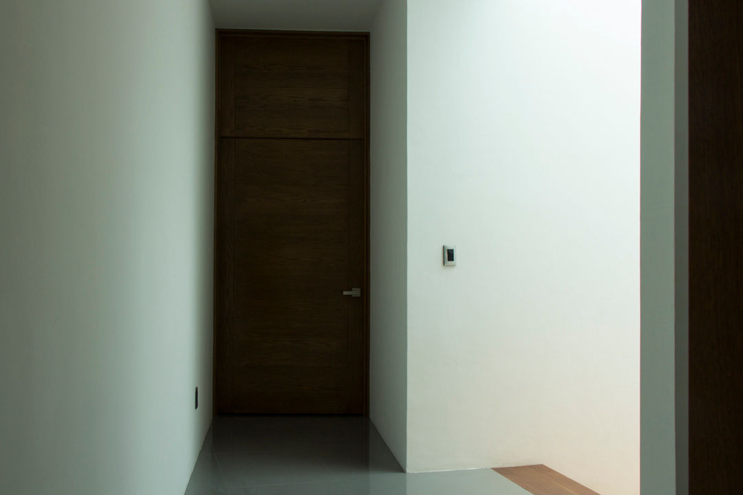 Casas Trapecio, INDICO INDICO Modern corridor, hallway & stairs