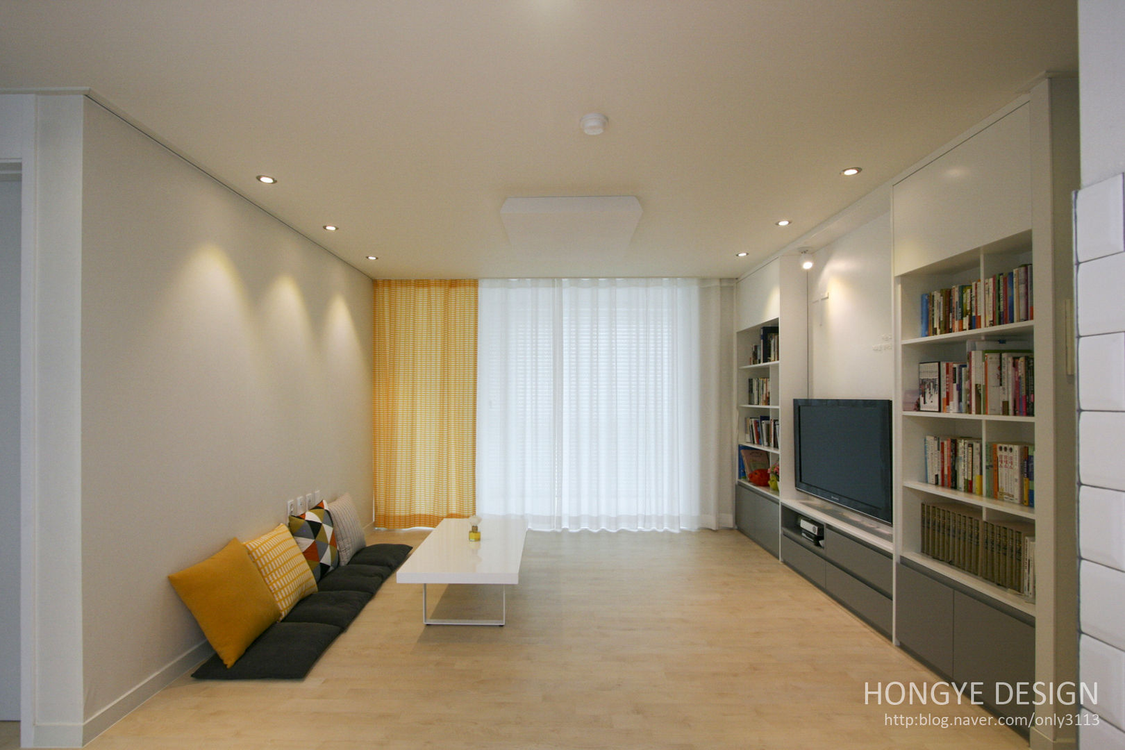 거실의 서재화 , 은혜로운 집 _ 25py, 홍예디자인 홍예디자인 Livings modernos: Ideas, imágenes y decoración