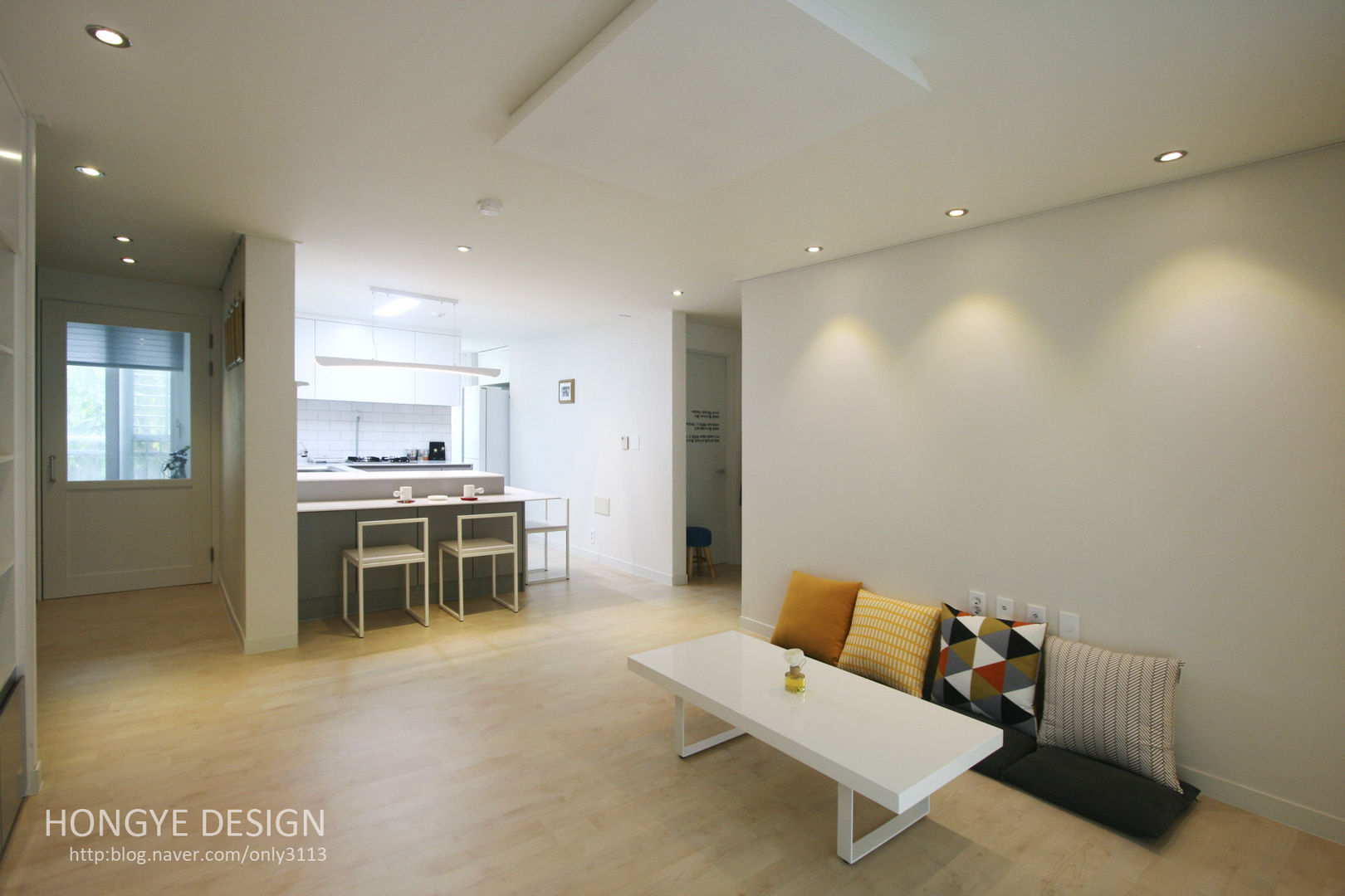 거실의 서재화 , 은혜로운 집 _ 25py, 홍예디자인 홍예디자인 Modern Living Room