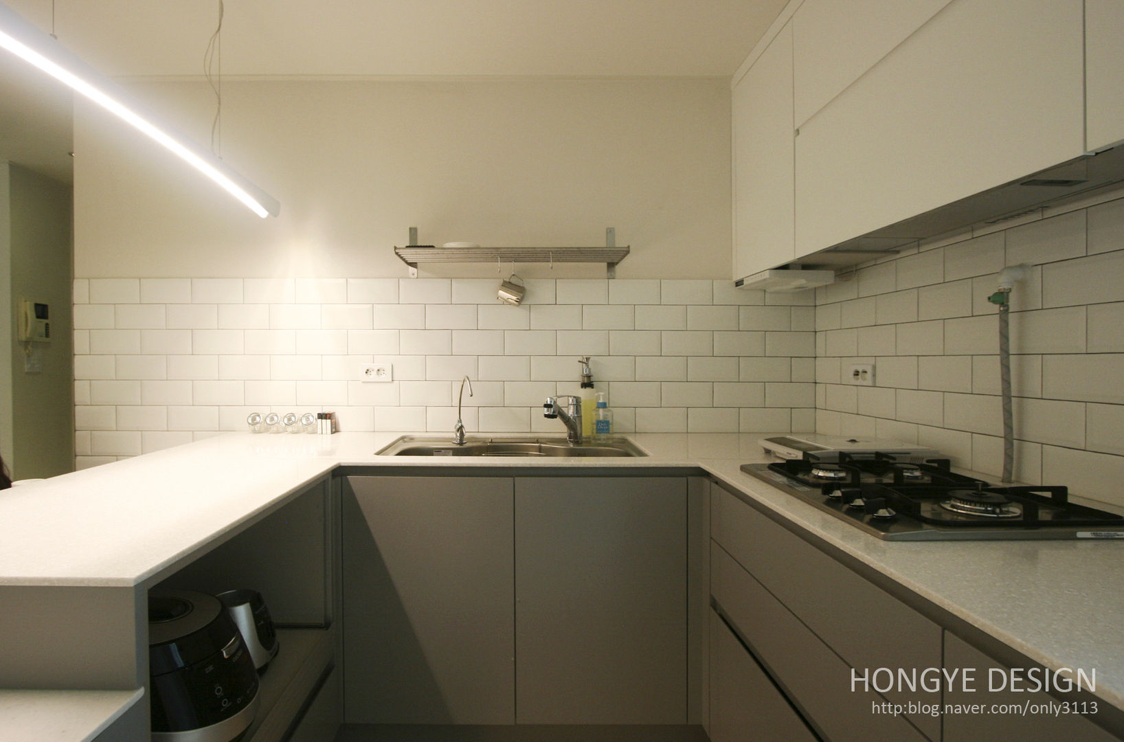 거실의 서재화 , 은혜로운 집 _ 25py, 홍예디자인 홍예디자인 Cocinas modernas: Ideas, imágenes y decoración